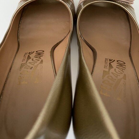 🇮🇹 Made in Italy | Salvatore Ferragamo｜Gold Leather｜Vara Bow Peep Toe Pumps - Picture 11 of 16
